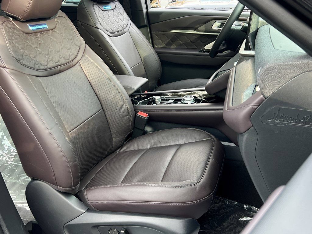 New 2026 Ford Explorer Platinum w/ LUX Leather Package AWD/4WD image 8