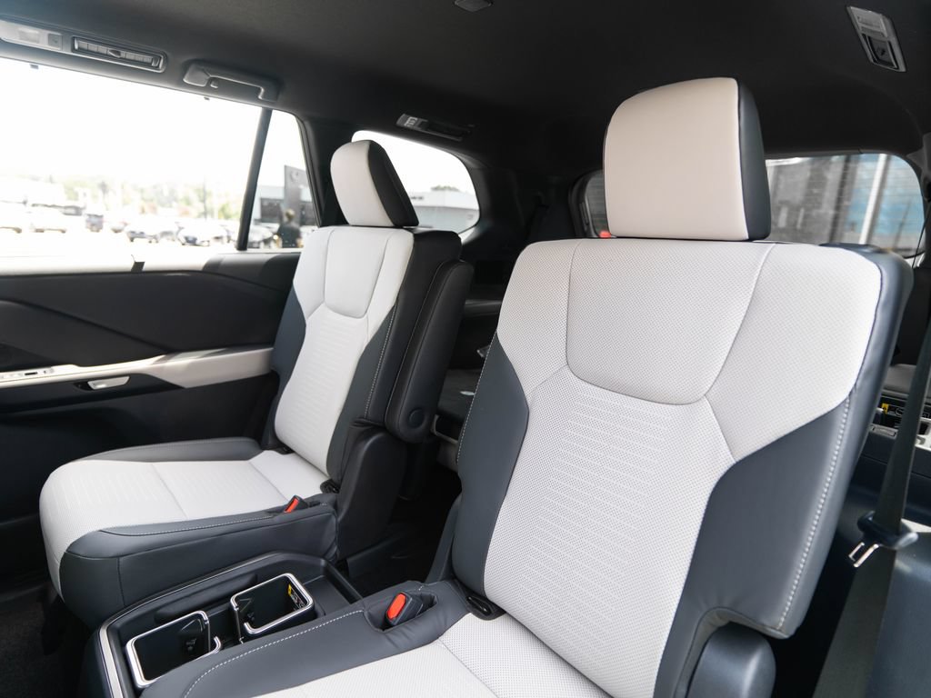 New 2026 Lexus TX 500h AWD image 32