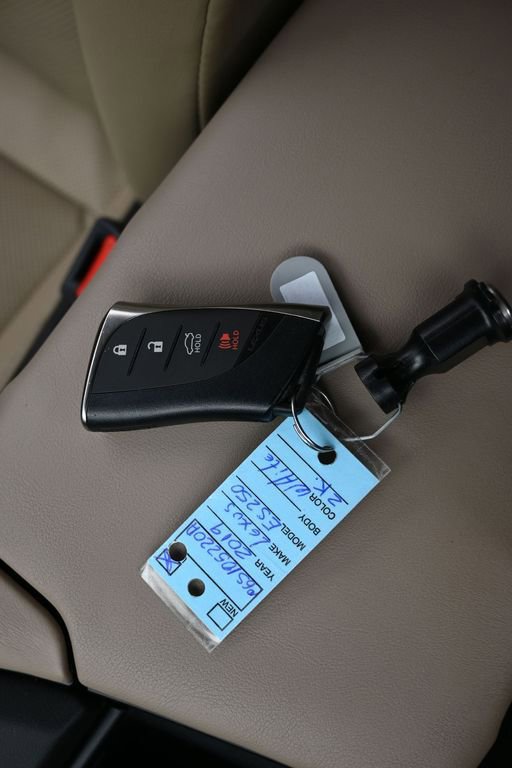 Used 2019 Lexus ES 350 w/ Premium Package image 21