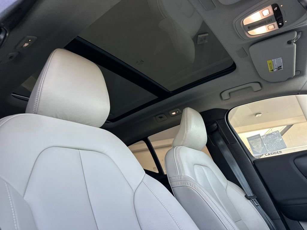 Certified 2023 Volvo XC40 B5 Ultimate w/ Protection Package Premier AWD/4WD image 16