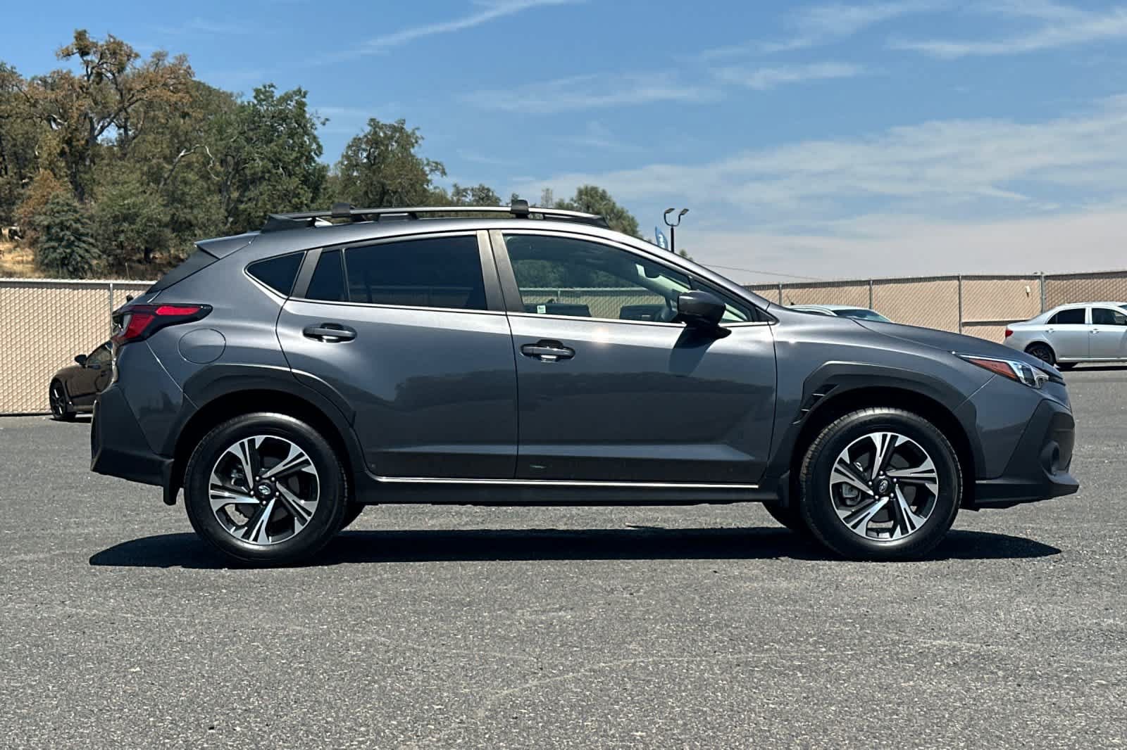 Used 2025 Subaru Crosstrek 2.5i Premium AWD/4WD image 2