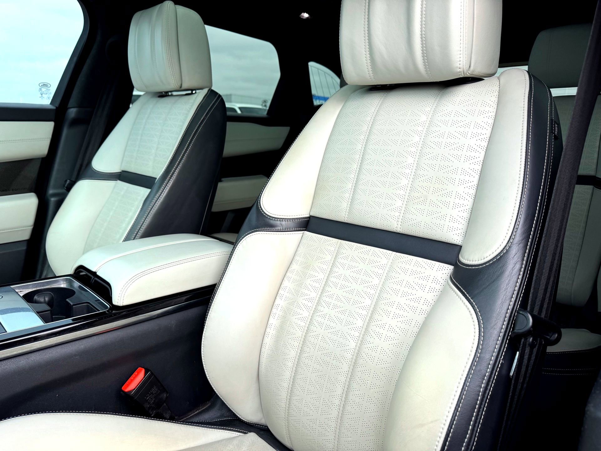 Used 2018 Land Rover Range Rover Velar image 16