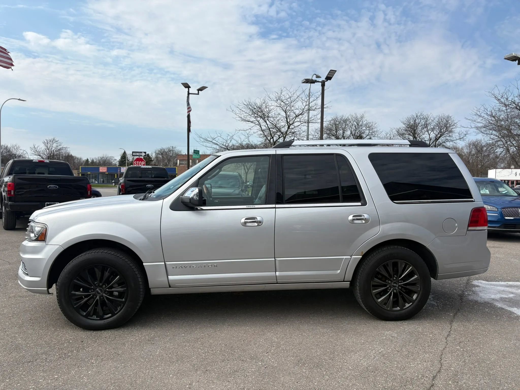Used 2015 Lincoln Navigator 4WD image 8