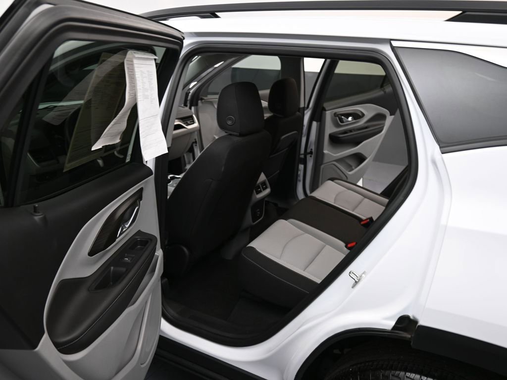 Used 2023 GMC Terrain SLE w/ Driver Convenience Package image 10