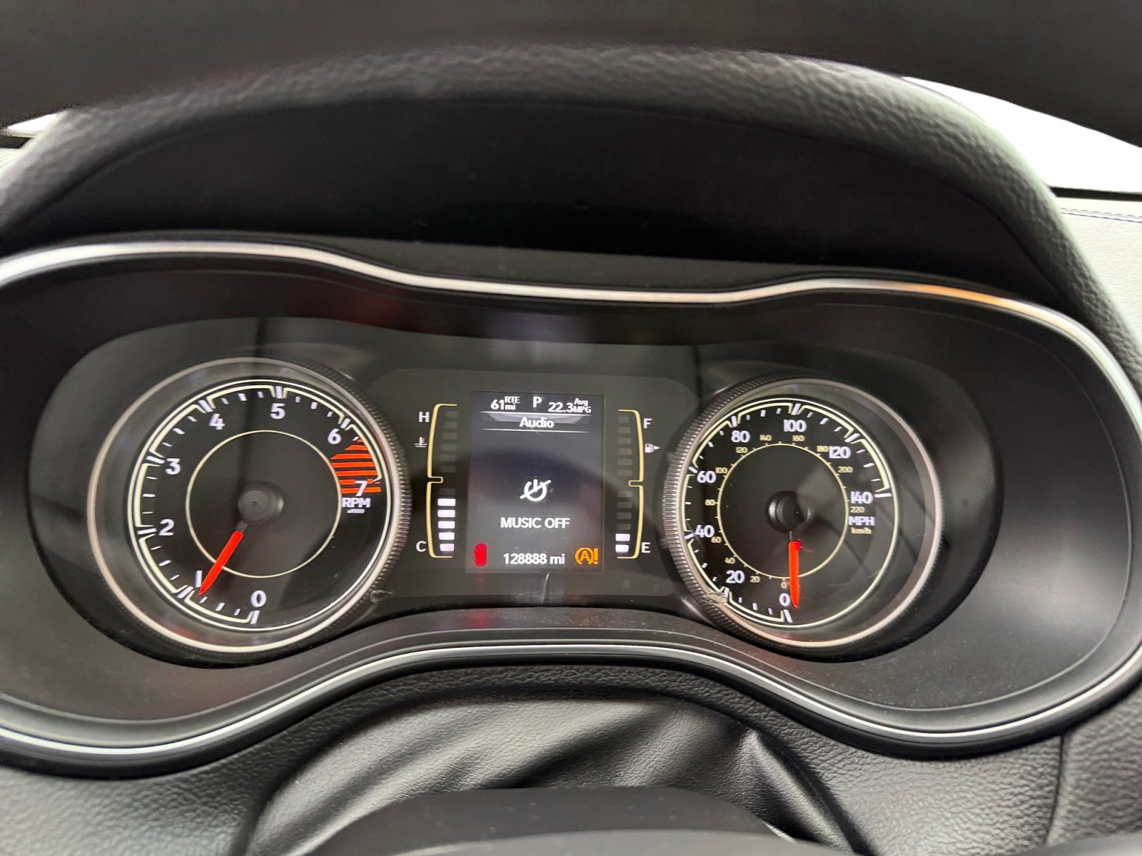 Used 2019 Jeep Cherokee Latitude w/ Popular Appearance Group image 11