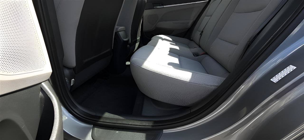 Used 2018 Hyundai Elantra SE FWD image 20