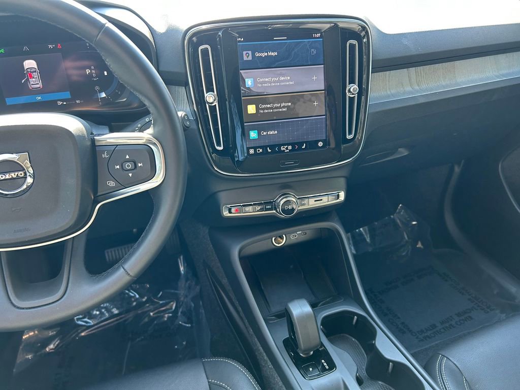 Used 2025 Volvo XC40 B5 Core w/ Protection Package Premier image 17