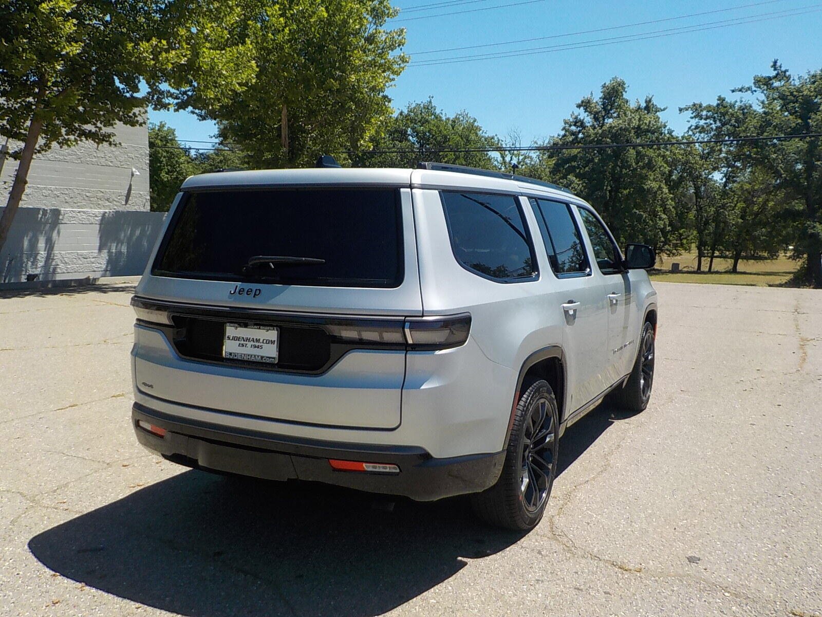 New 2026 Jeep Grand Wagoneer Summit AWD/4WD image 20