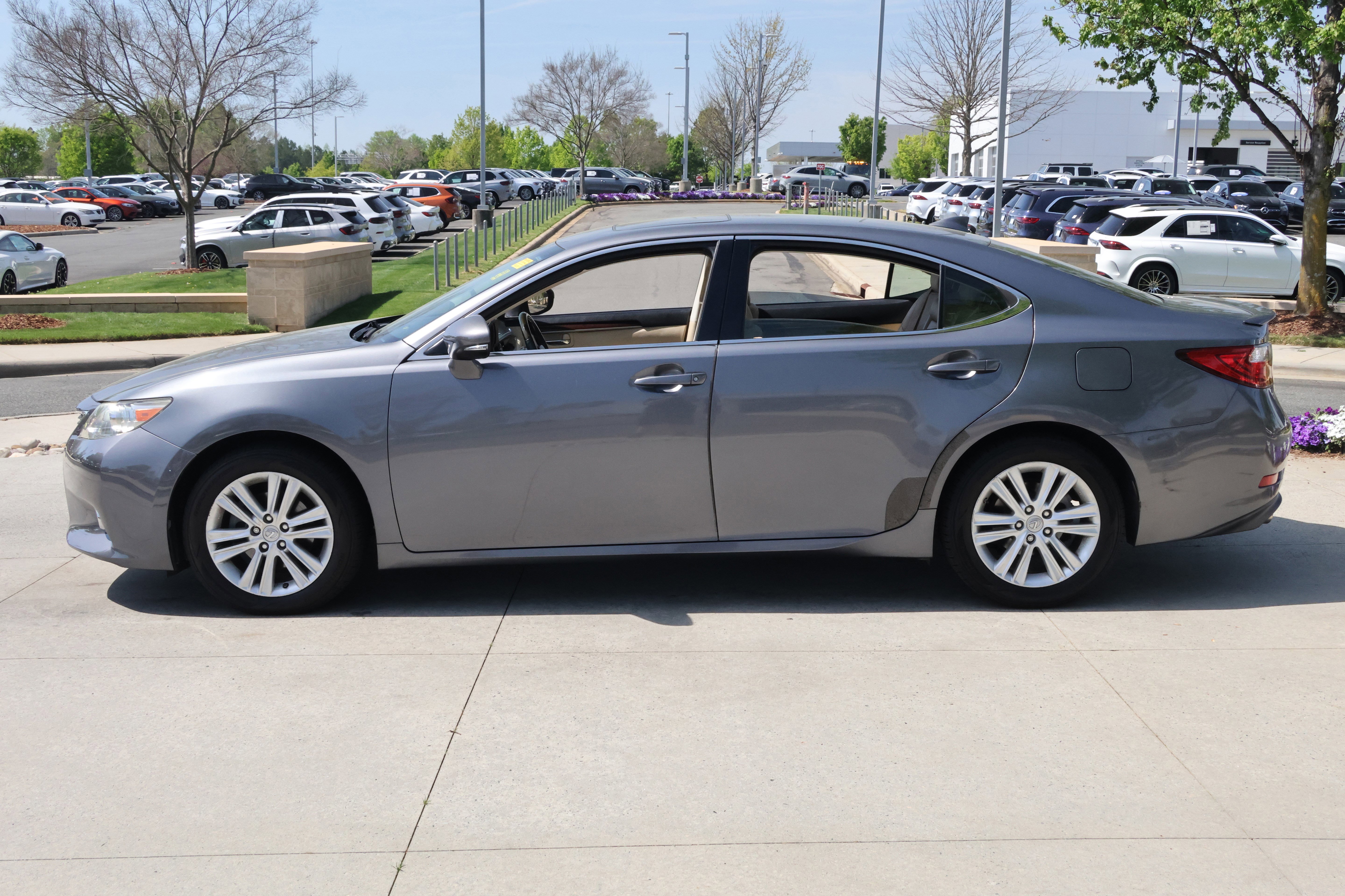 Used 2015 Lexus ES 350 w/ Premium Package FWD image 6