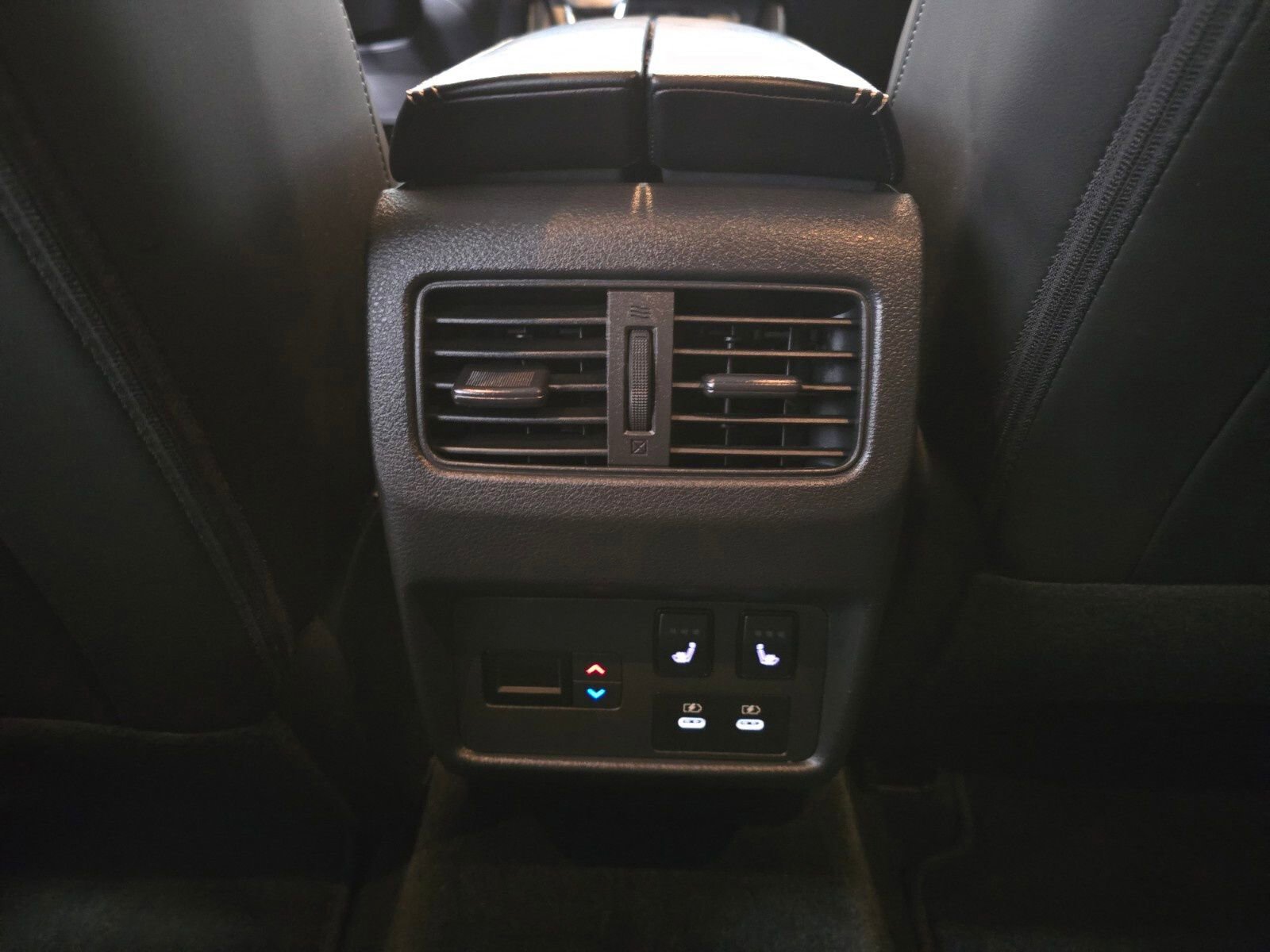 Used 2024 Nissan Rogue Platinum w/ Platinum Premium Package image 27