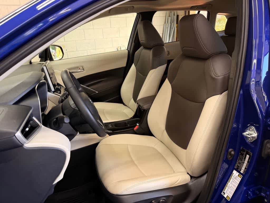 Used 2023 Toyota Corolla Cross XLE w/ Convenience Package FWD image 11