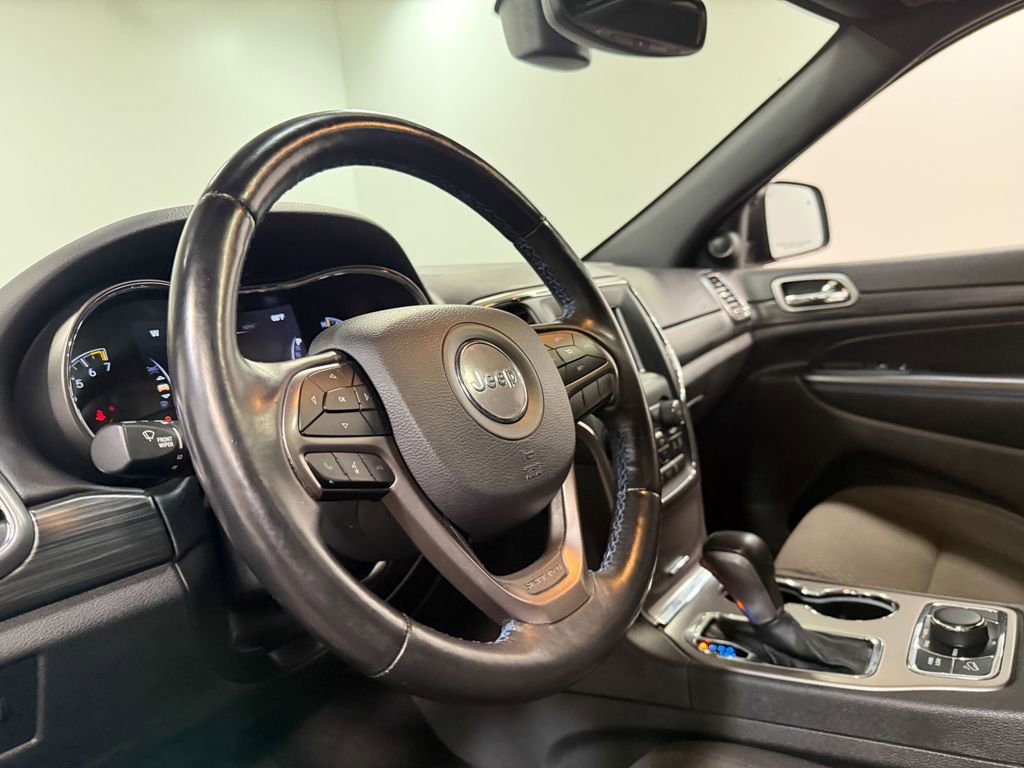 Used 2019 Jeep Grand Cherokee Laredo AWD/4WD image 75