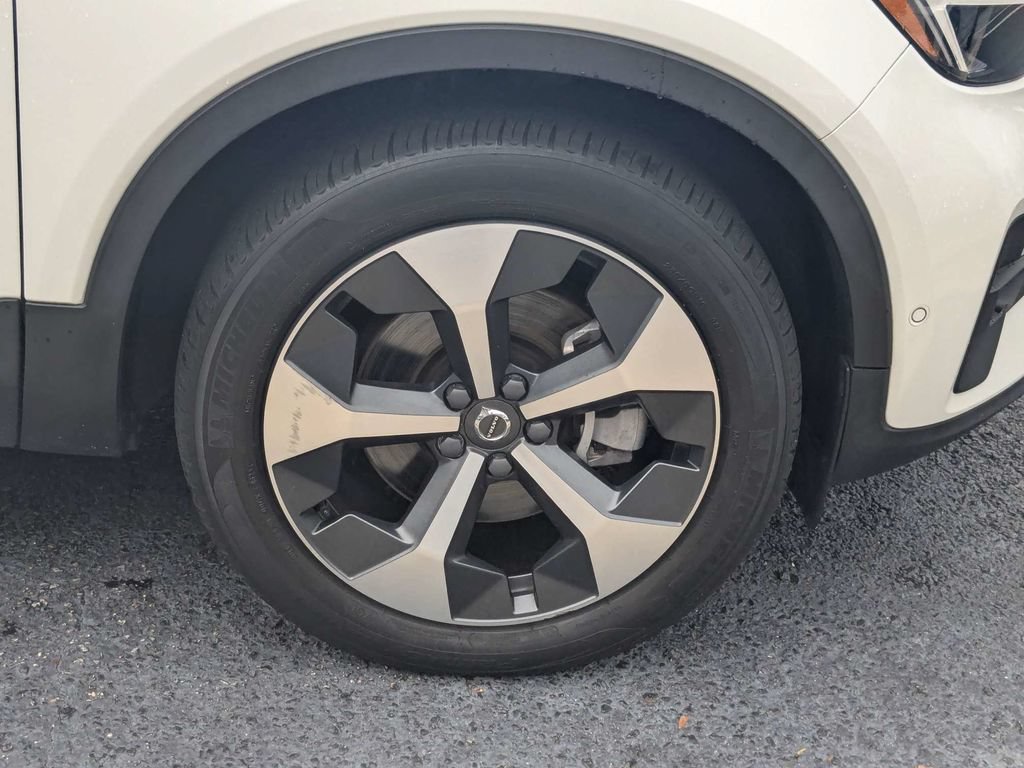 Certified 2023 Volvo XC40 B5 Plus w/ Protection Package Premier AWD/4WD image 13