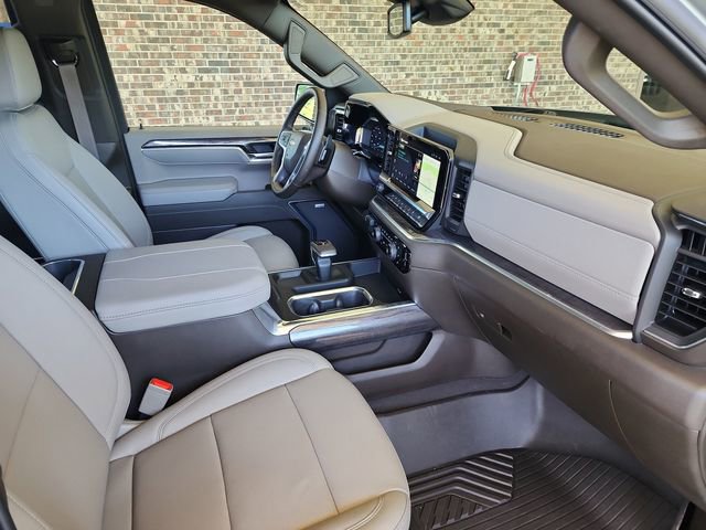 Used 2025 Chevrolet Silverado 1500 LTZ AWD/4WD image 14