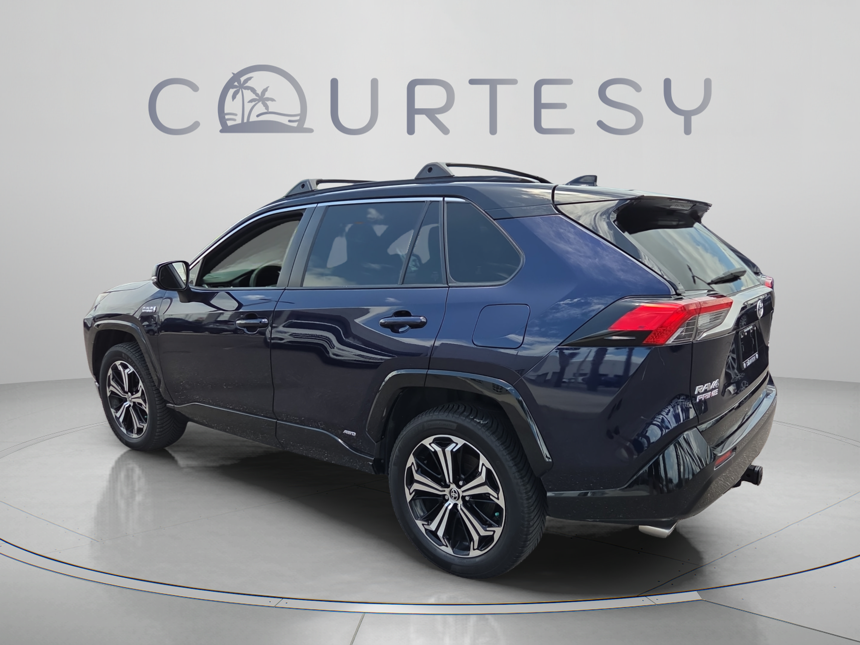 Certified 2022 Toyota RAV4 XSE w/ Weather Package AWD/4WD image 3