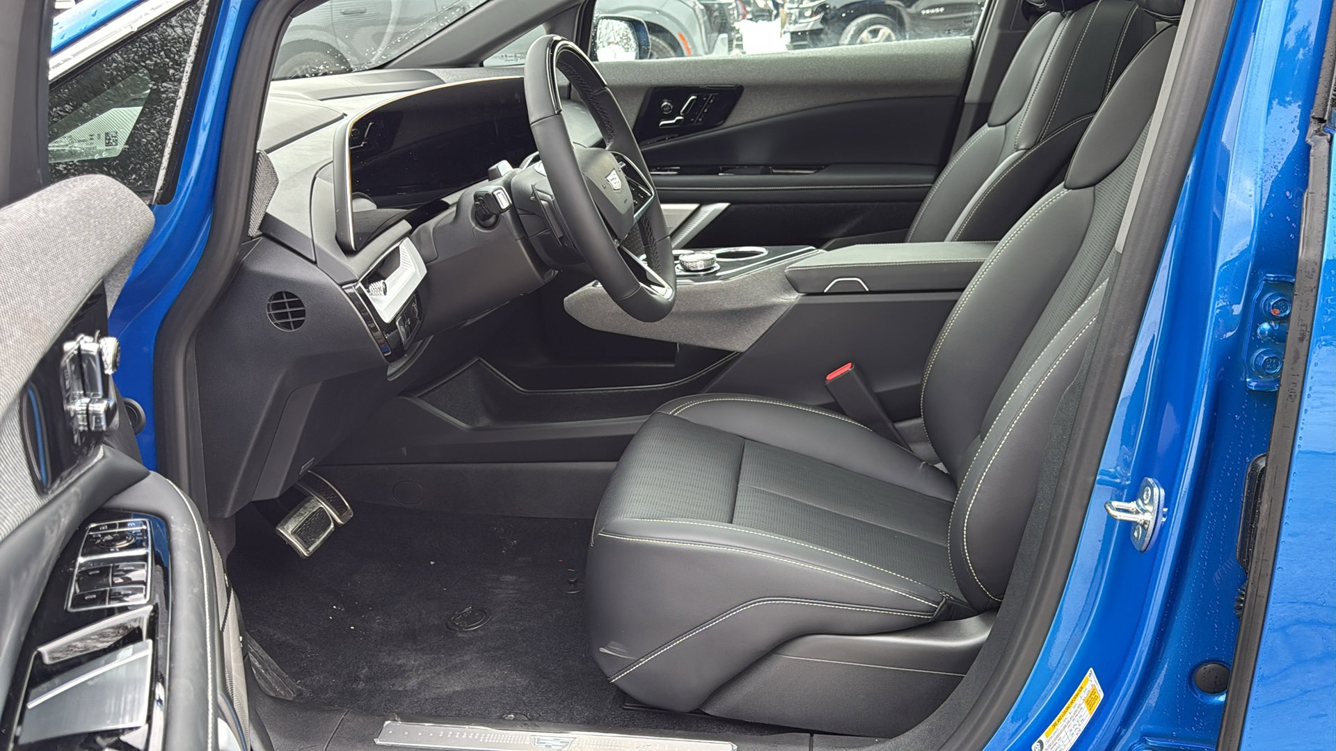 New 2026 Cadillac Optiq Luxury 2 image 8