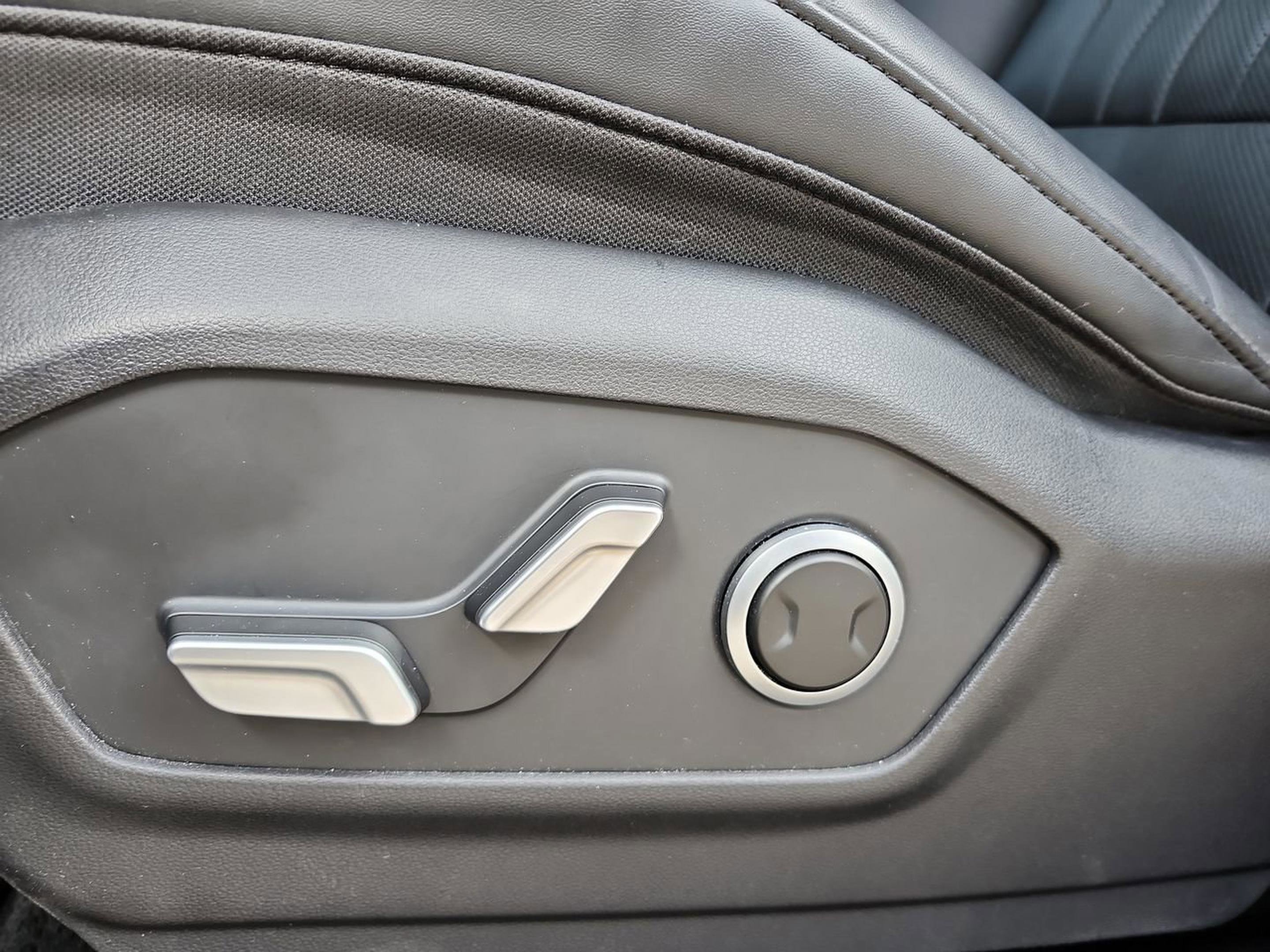 Certified 2025 Hyundai Santa Fe SEL image 14