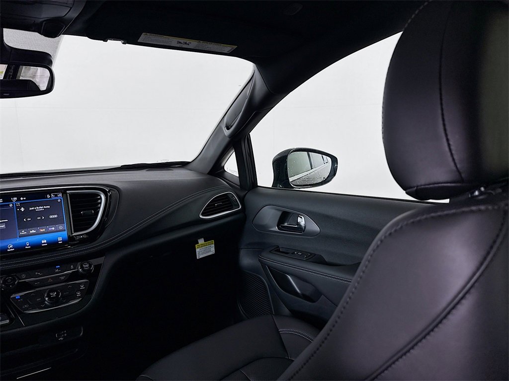 New 2026 Chrysler Pacifica Select image 25
