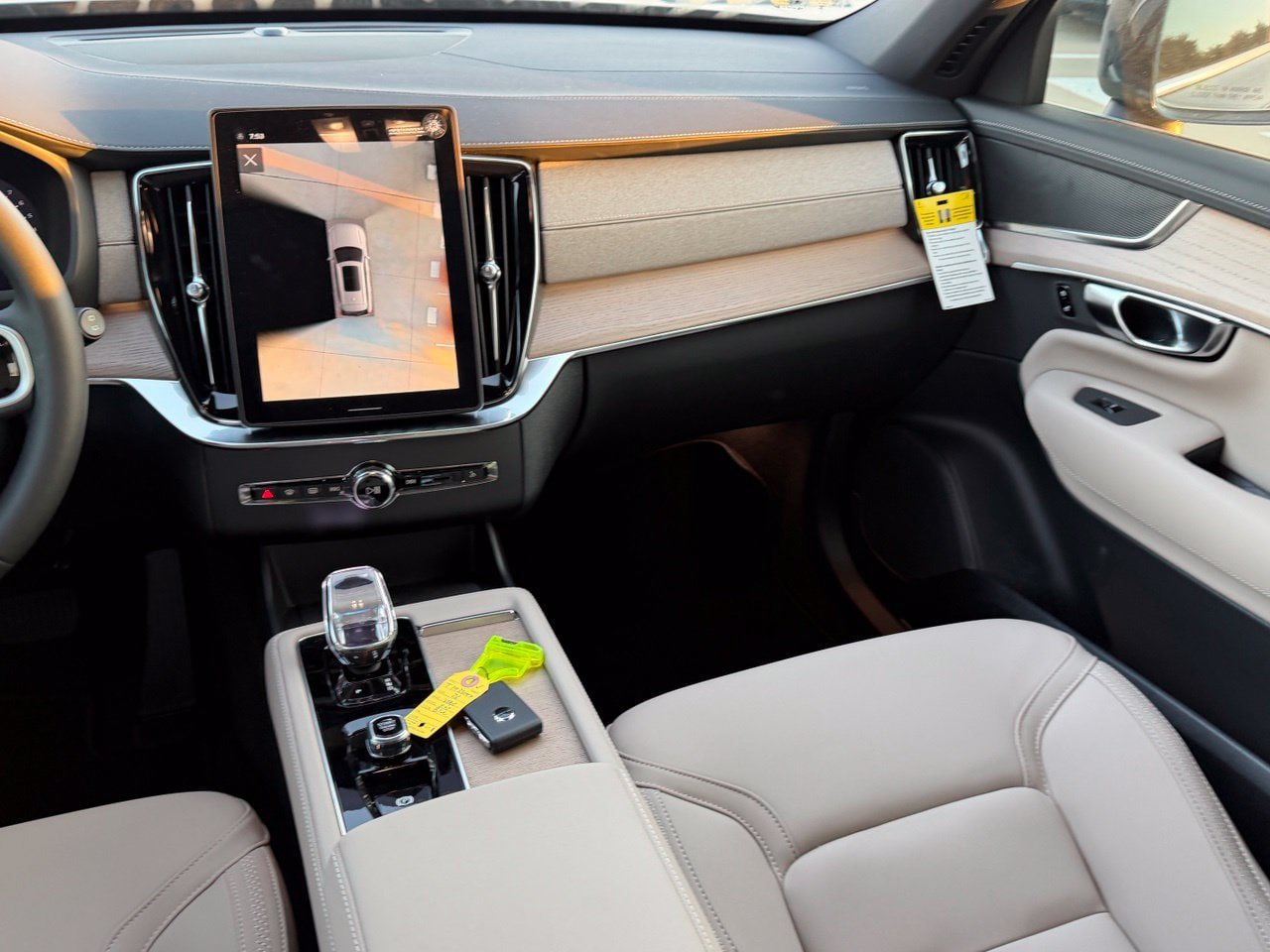 New 2026 Volvo XC90 B5 Plus w/ Protection Package Premier AWD/4WD image 12