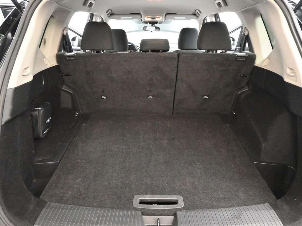 Used 2024 Nissan Rogue S image 31