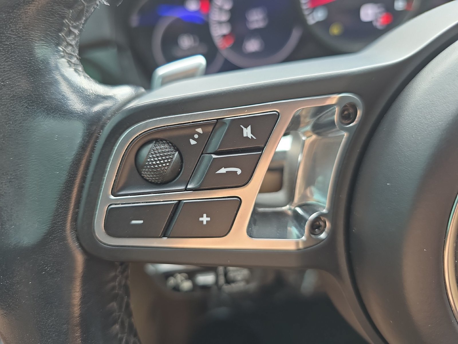 Used 2020 Porsche Cayenne Turbo AWD/4WD image 24