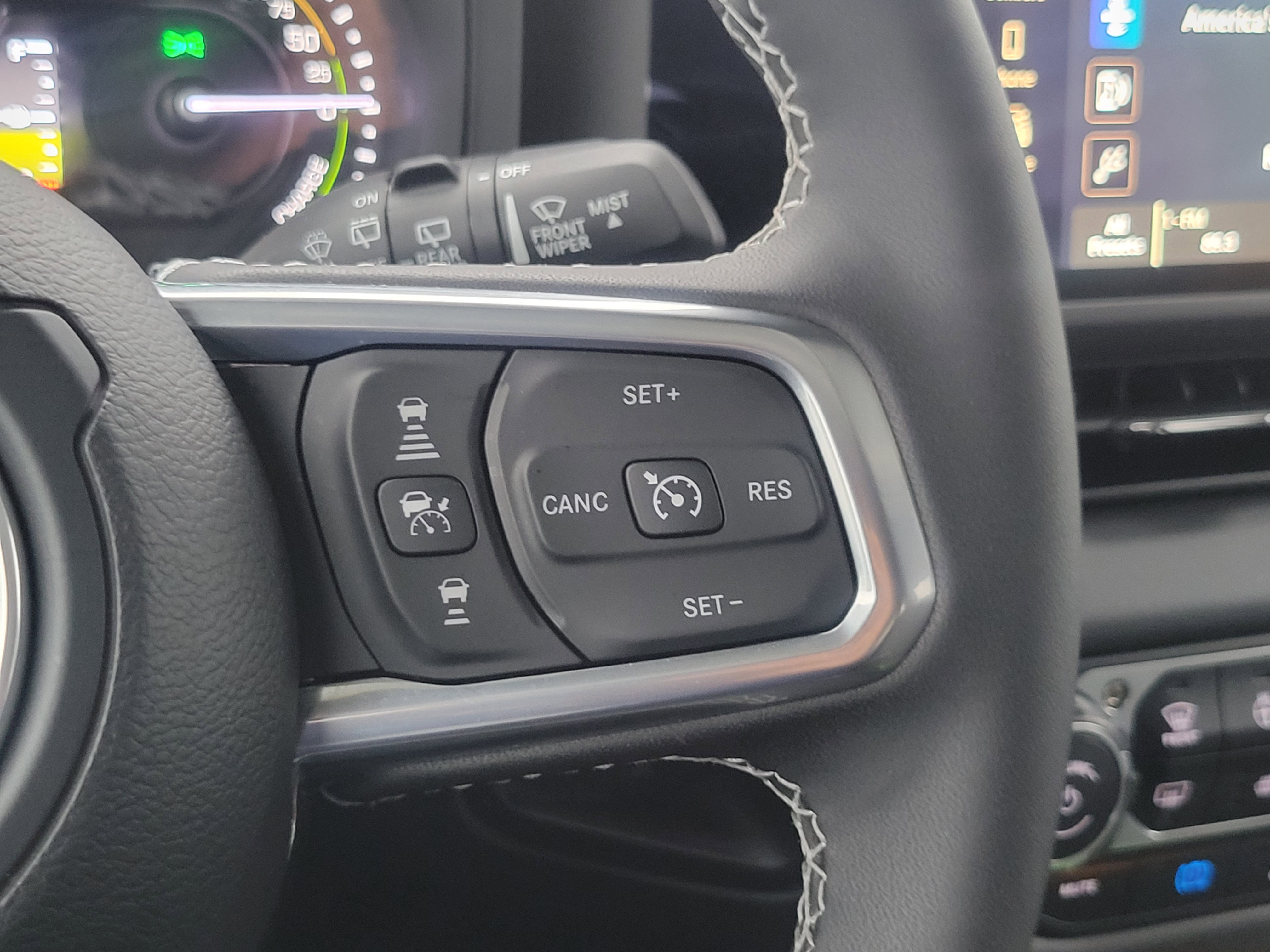 Used 2025 Jeep Wrangler Unlimited Sahara w/ Safety Group AWD/4WD image 12
