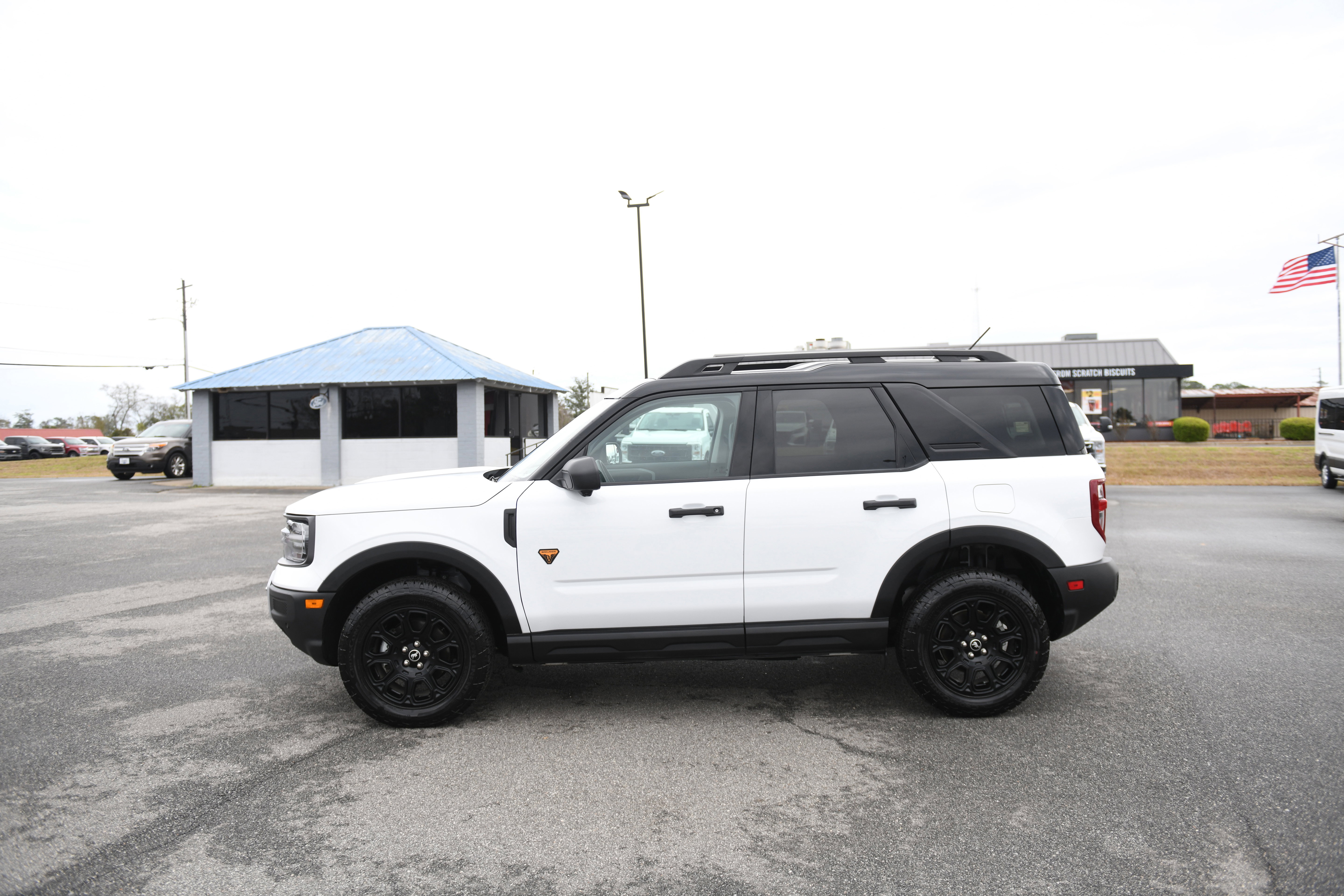 Used 2025 Ford Bronco Sport Badlands image 9