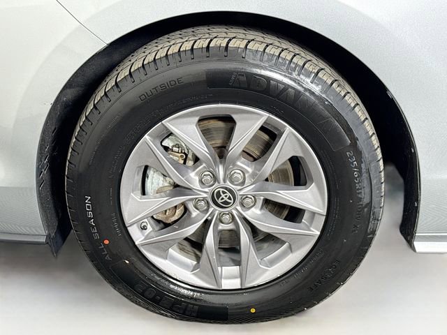 Used 2022 Toyota Sienna LE image 9