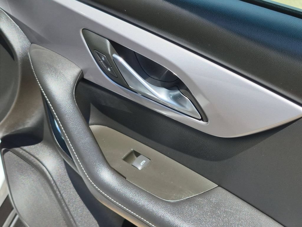 Used 2025 Chevrolet Blazer LT FWD image 32
