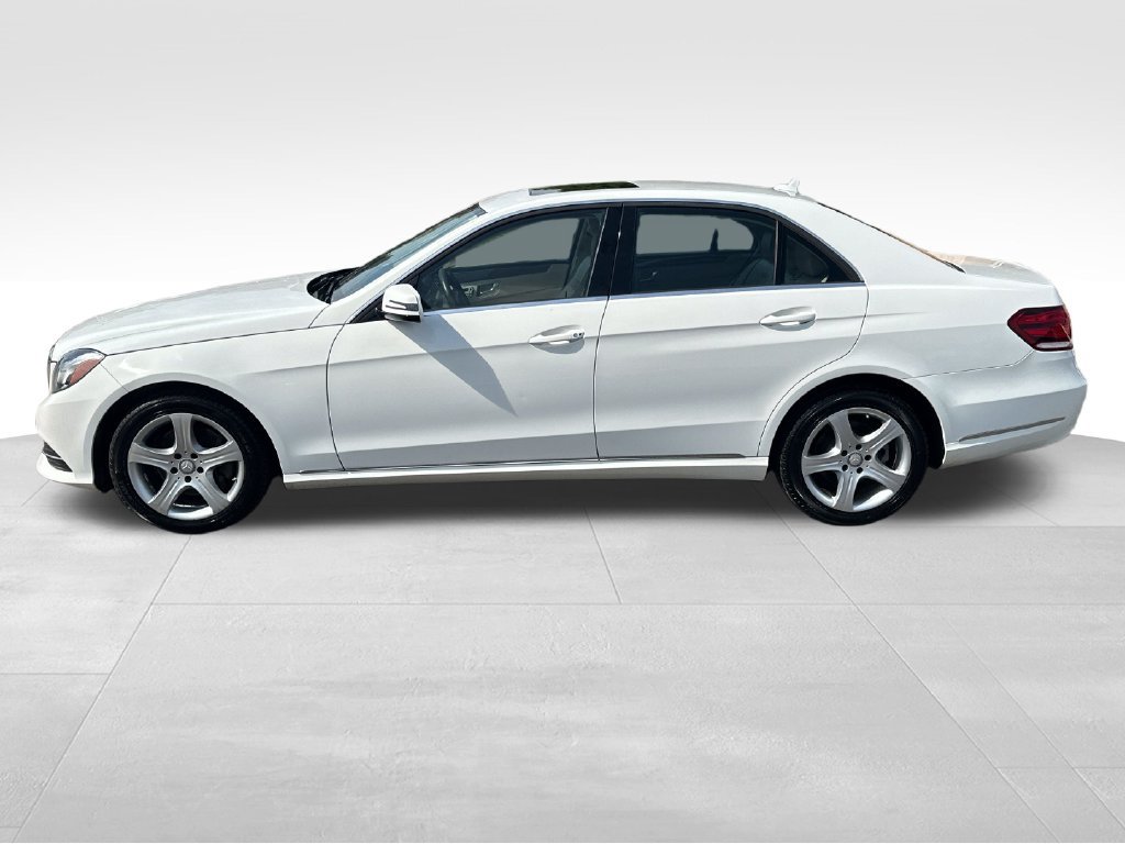 Used 2016 Mercedes-Benz E 350 4MATIC Sedan image 4