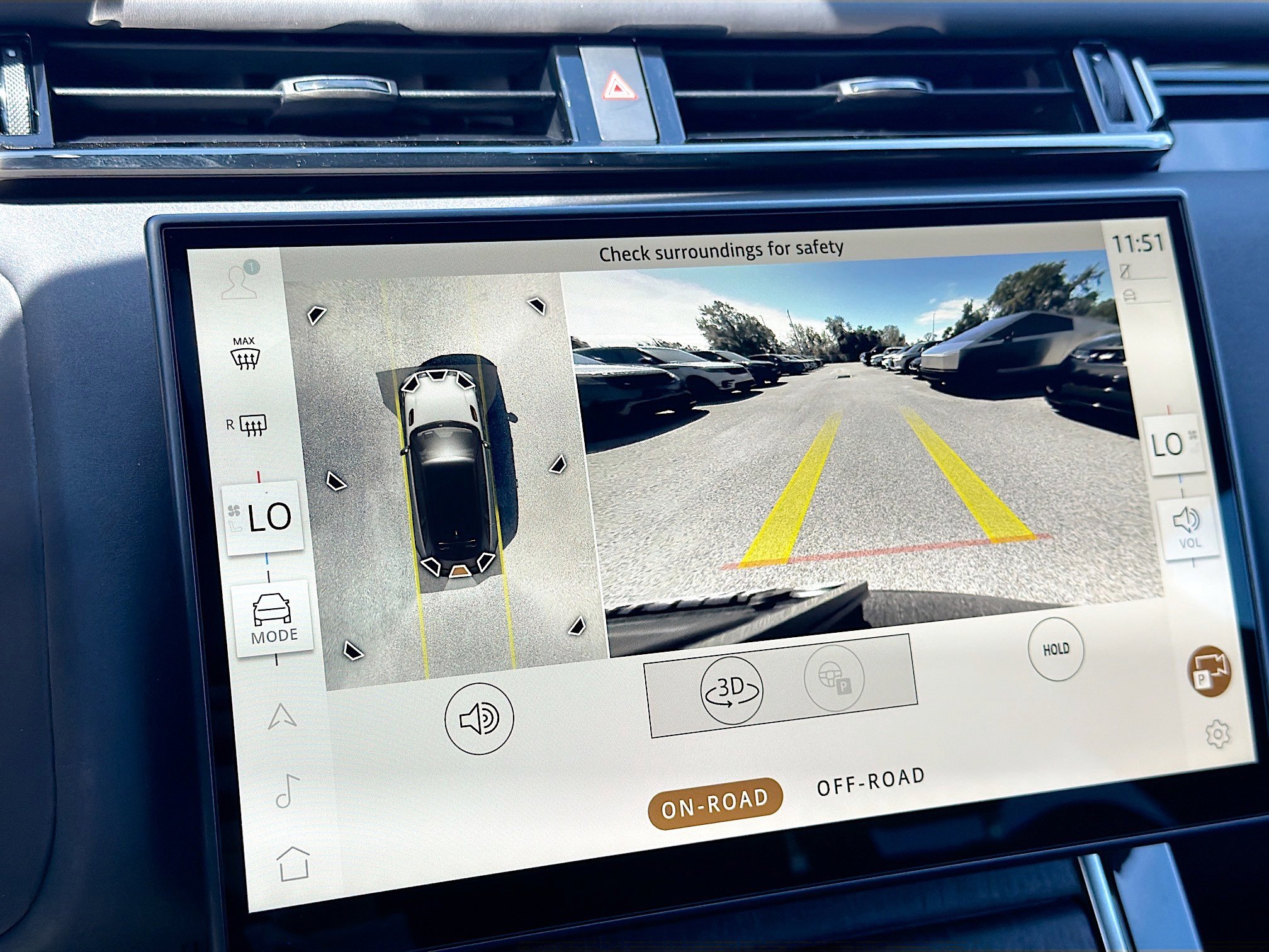 New 2026 Land Rover Range Rover Velar Dynamic SE image 32