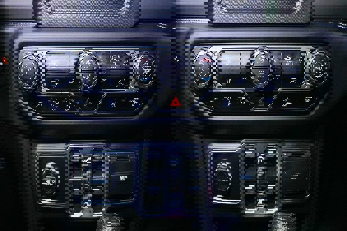 Used 2021 Jeep Wrangler Unlimited Sport image 17