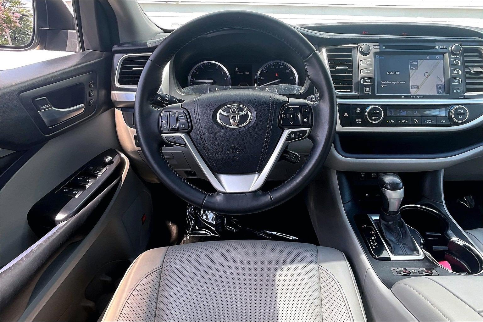 Used 2018 Toyota Highlander Limited AWD/4WD image 6