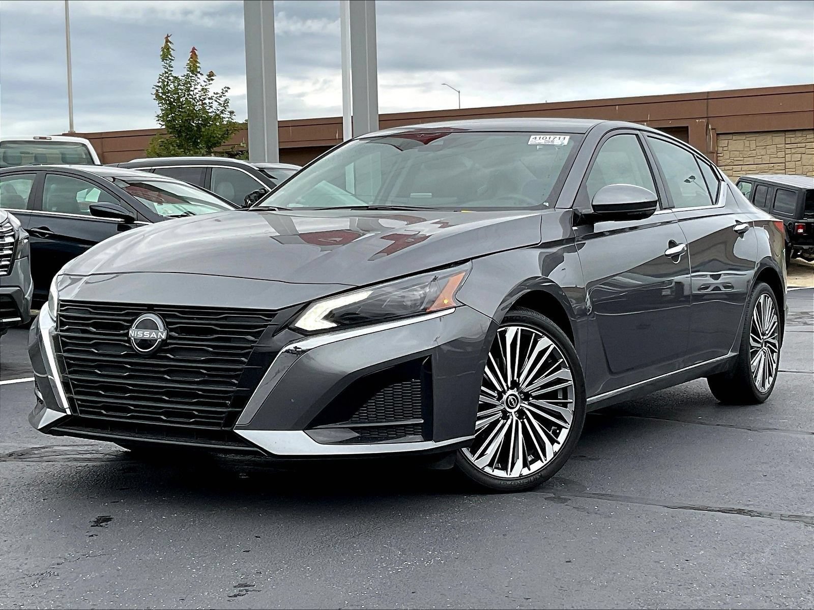 Certified 2025 Nissan Altima 2.5 SL AWD/4WD image 2