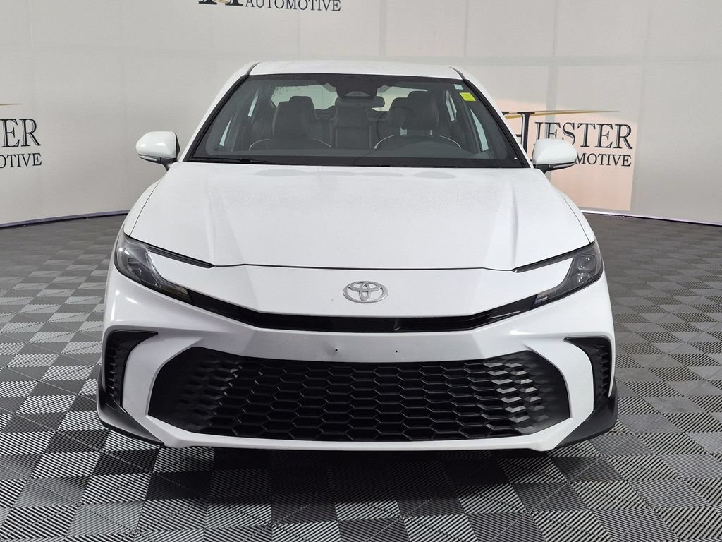 Used 2025 Toyota Camry SE FWD image 9