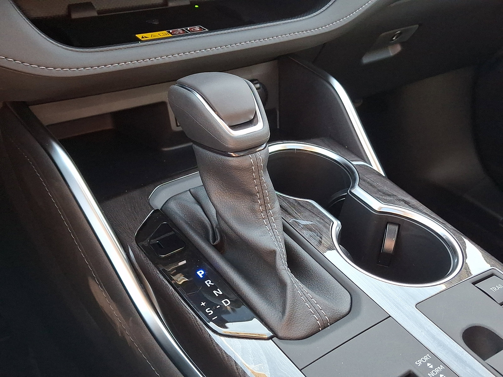 New 2026 Toyota Highlander Platinum image 13