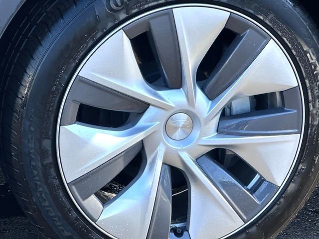 Used 2023 Tesla Model Y Long Range image 9