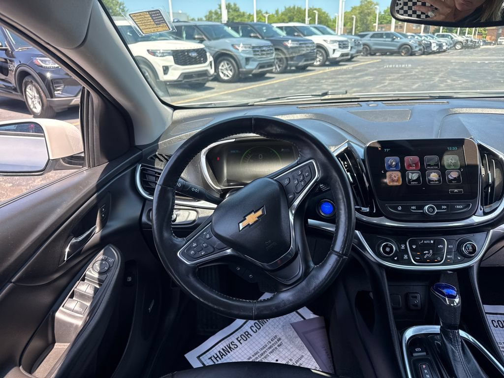 Used 2017 Chevrolet Volt Premier w/ Driver Confidence Package FWD image 18