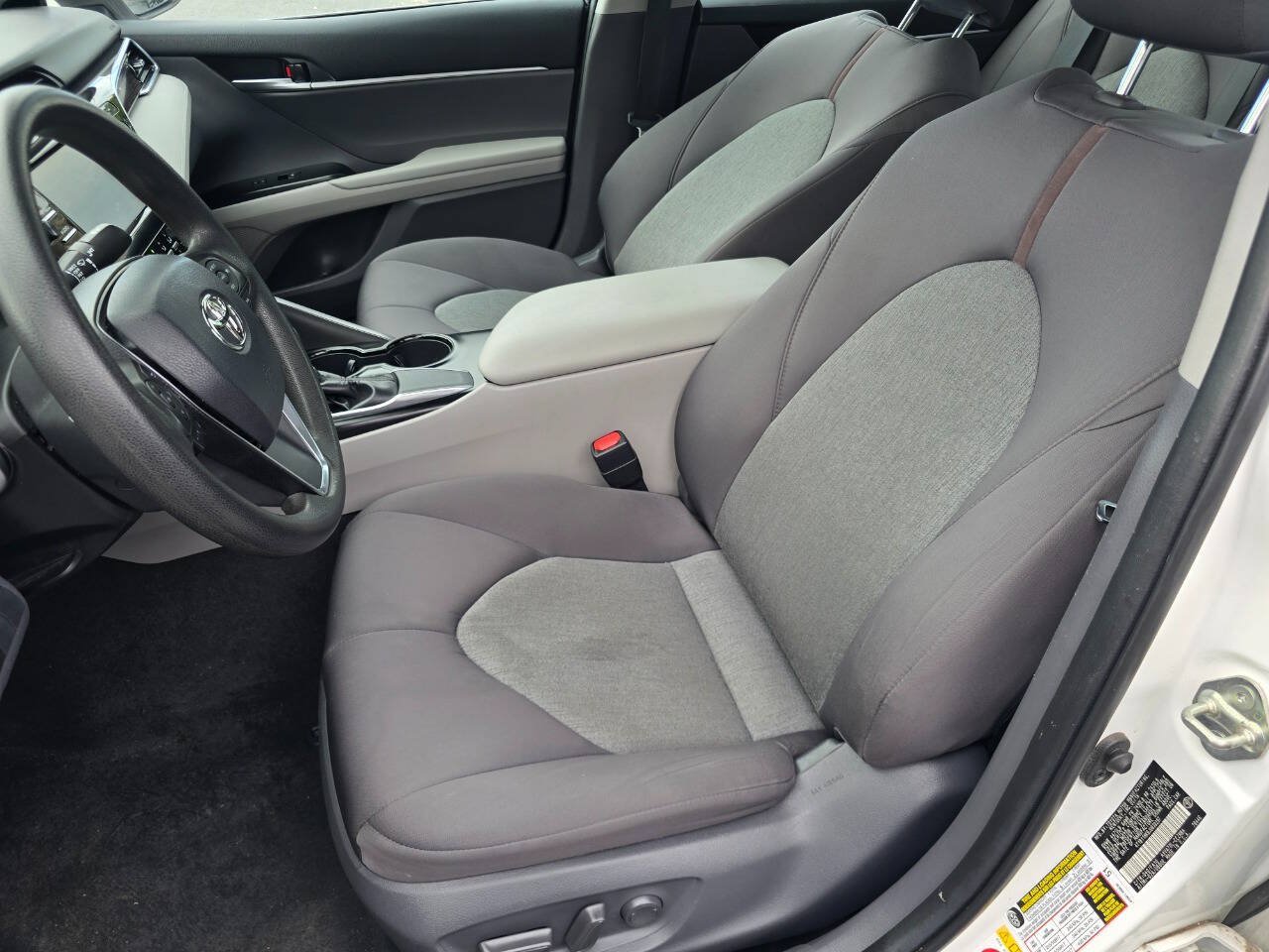 Used 2018 Toyota Camry LE w/ Convenience Package FWD image 12
