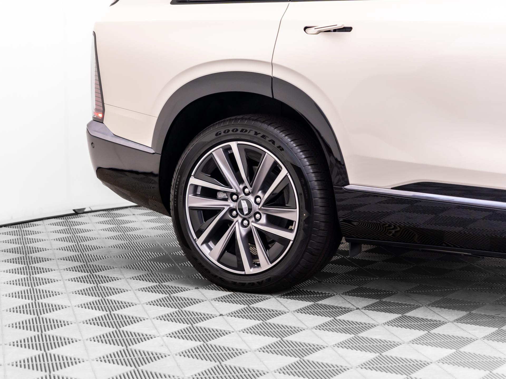 New 2027 Cadillac Vistiq Sport w/ LPO, Floor Liner Package AWD/4WD image 37