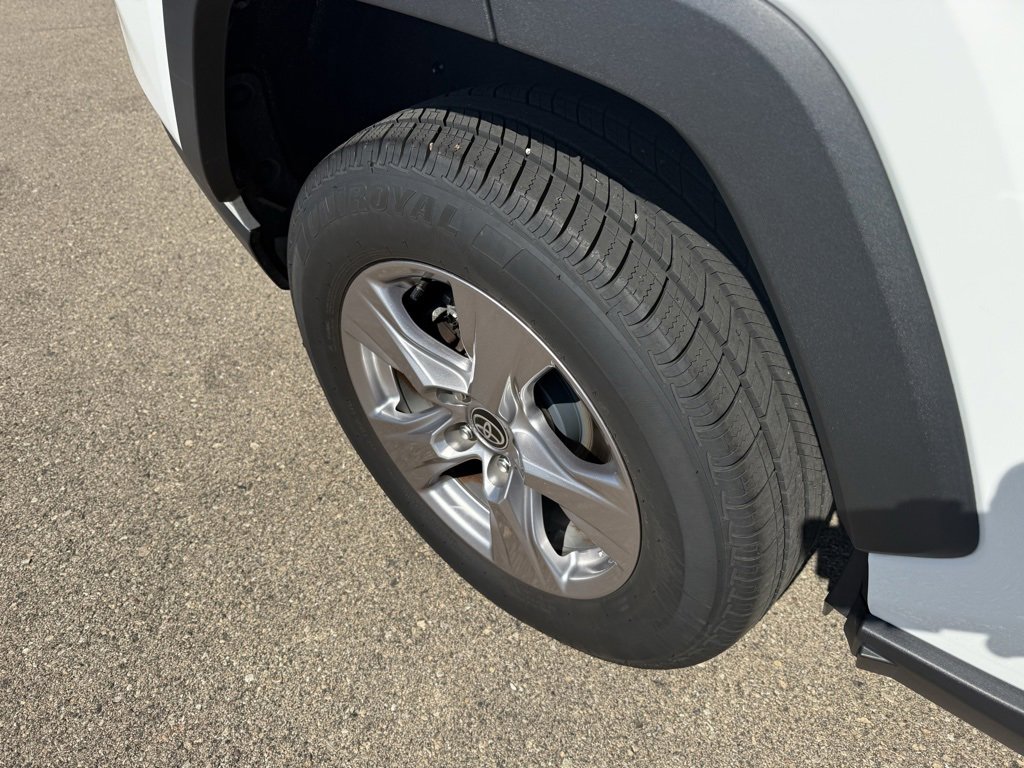 Used 2022 Toyota RAV4 XLE image 3