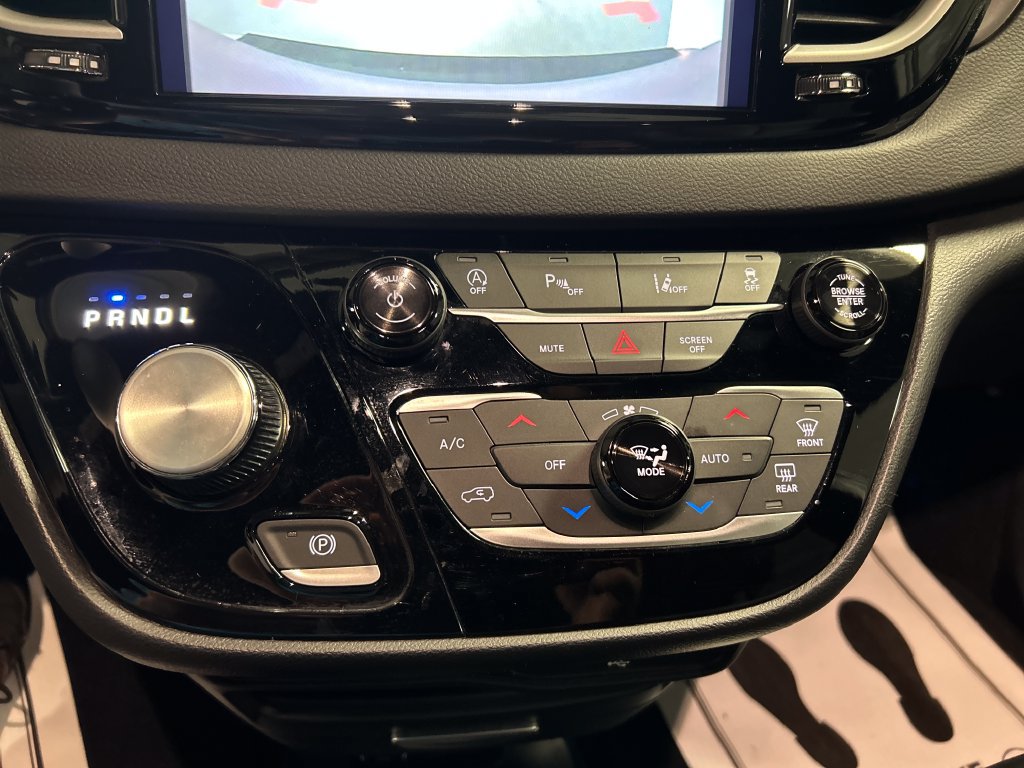 Used 2026 Chrysler Pacifica Select FWD image 19