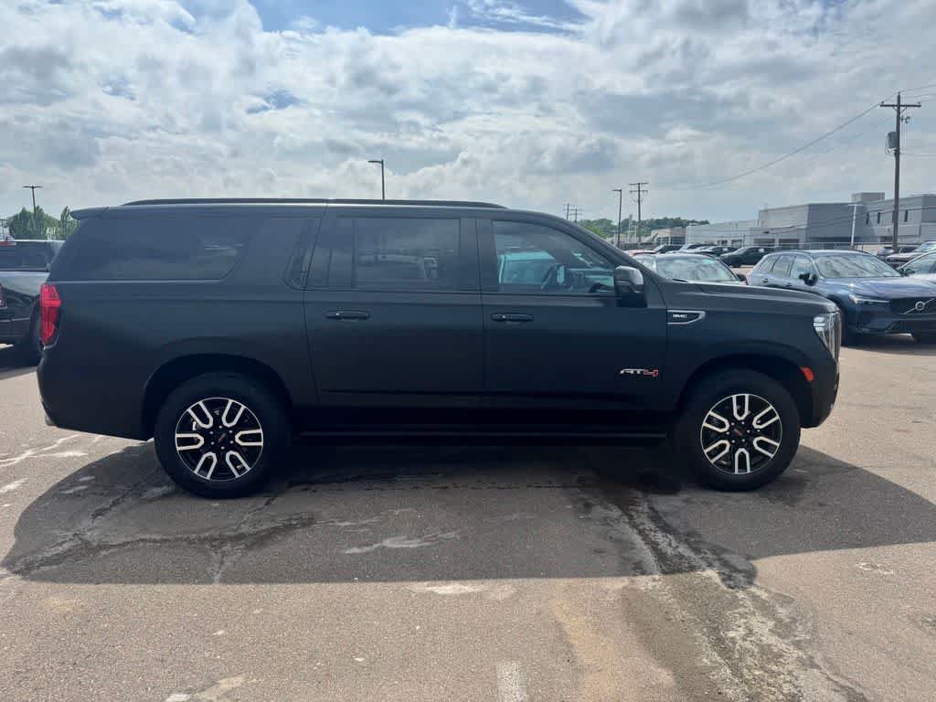 Used 2024 GMC Yukon XL AT4 w/ AT4 Premium Plus Package AWD/4WD image 4