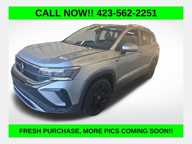 Used 2022 Volkswagen Taos SE FWD image 1