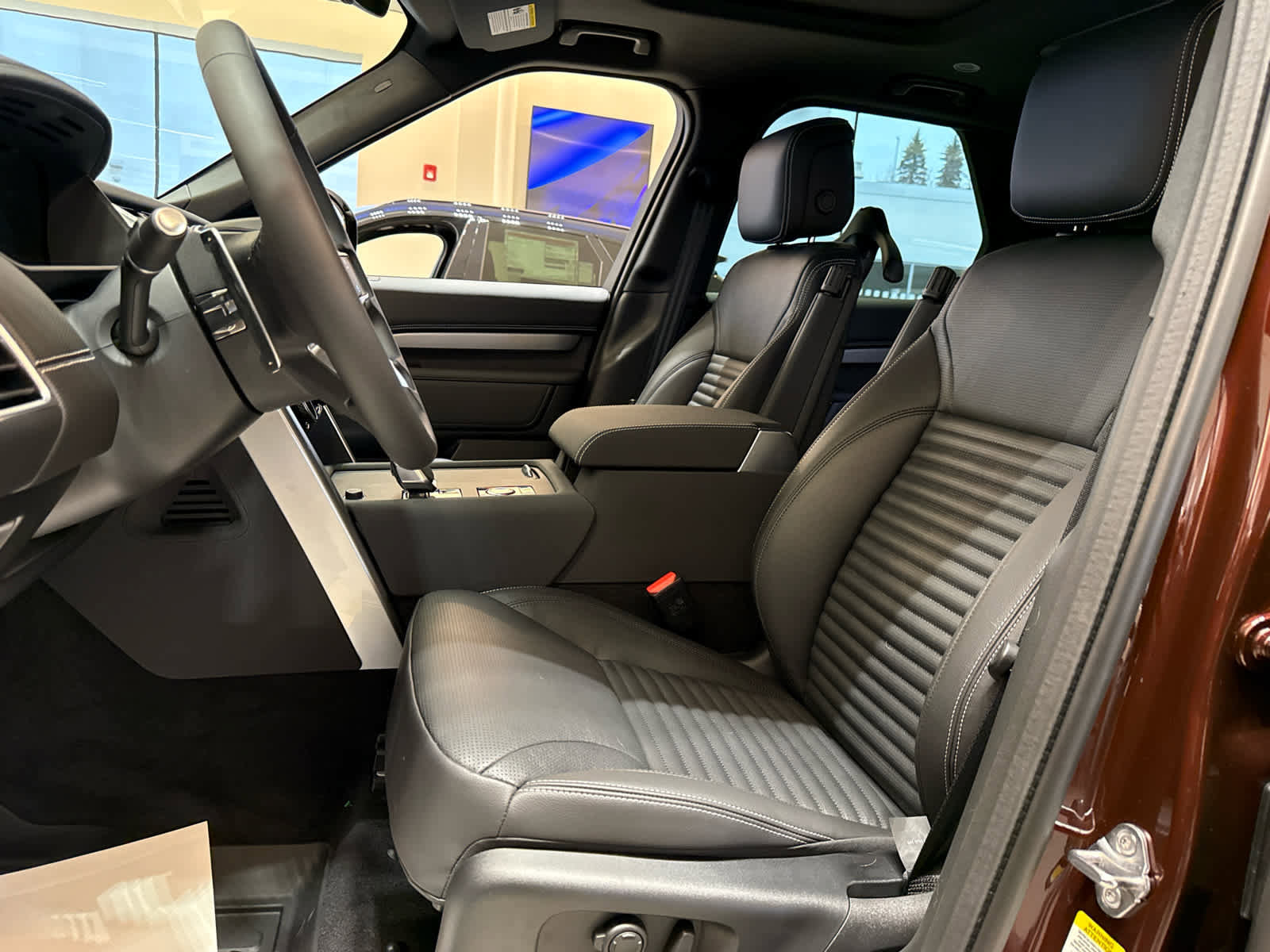 New 2026 Land Rover Discovery Limited Edition image 11