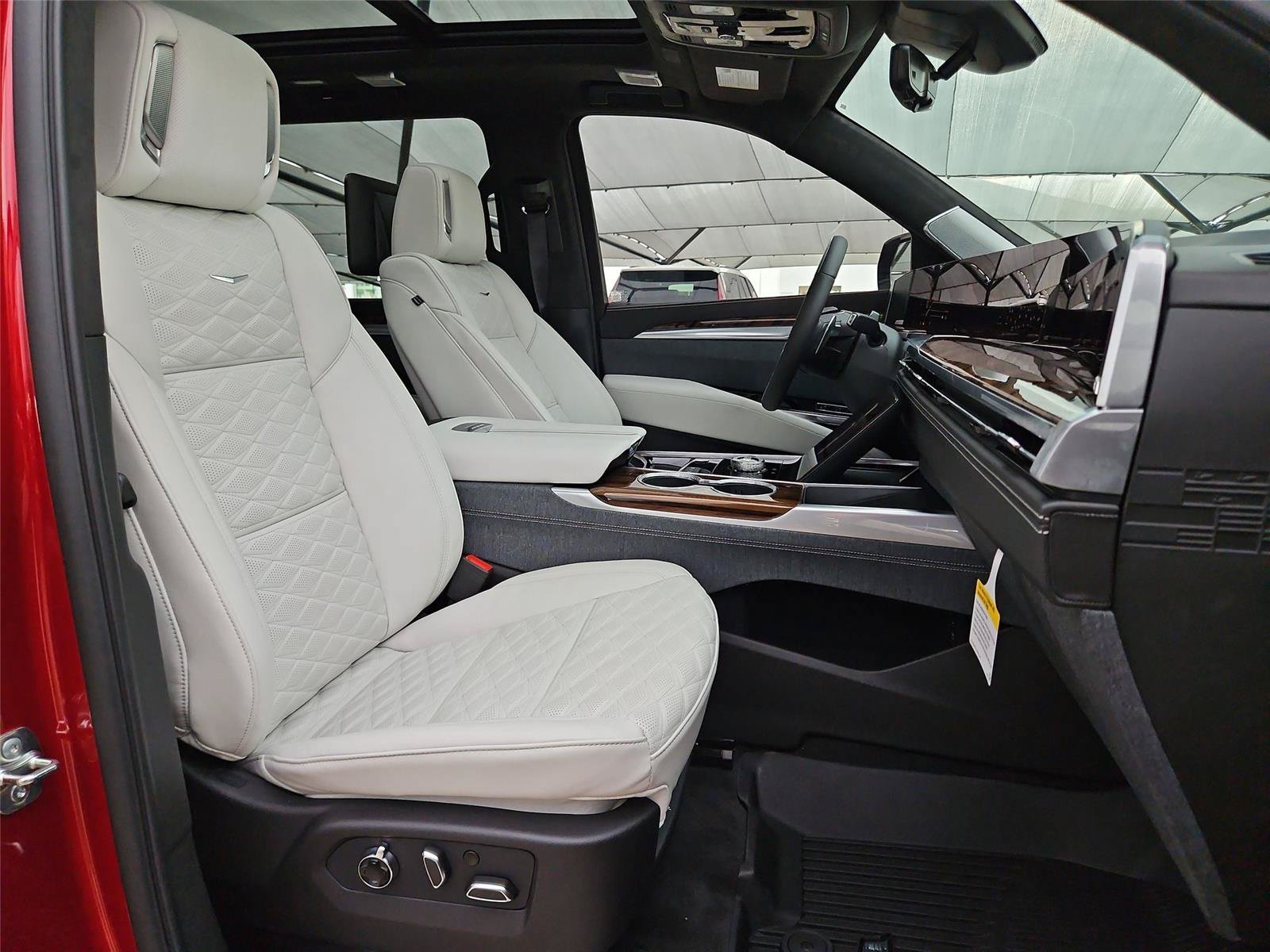 New 2026 Cadillac Escalade ESV Platinum Sport w/ LPO, ONYX Package AWD/4WD image 29