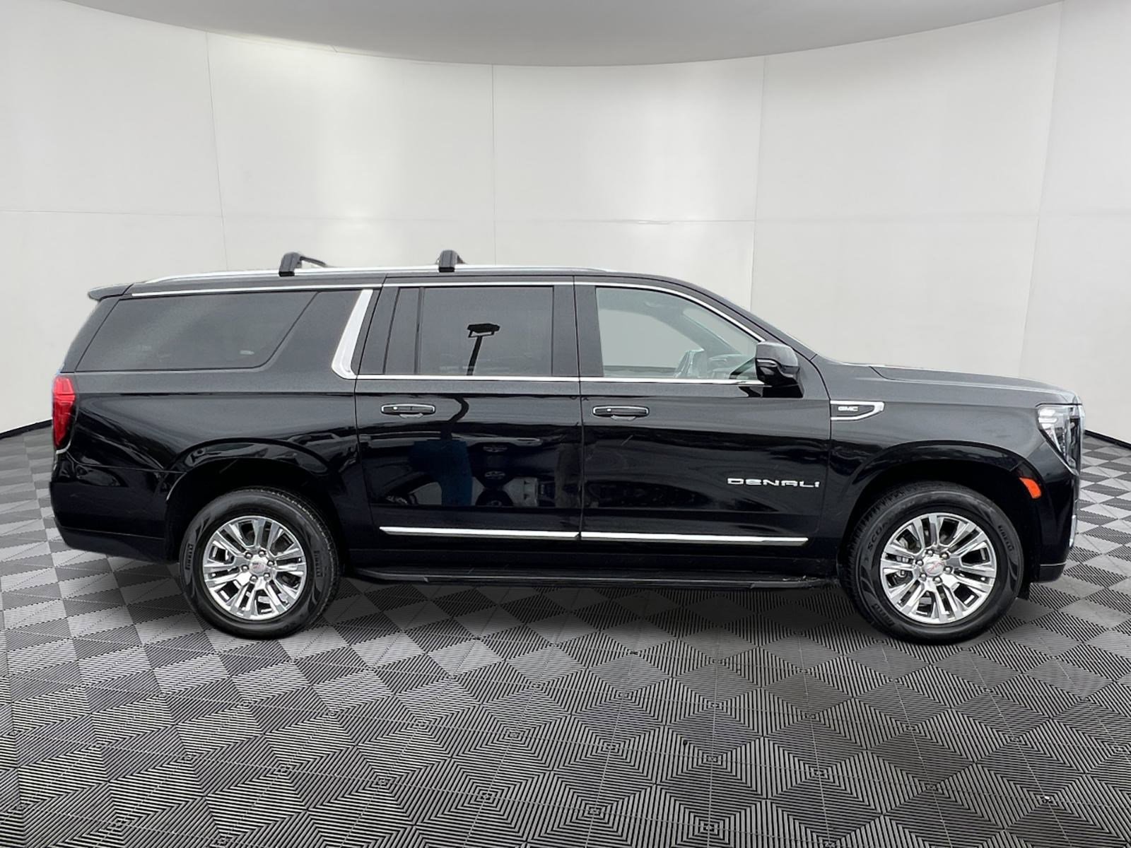 Certified 2022 GMC Yukon XL Denali image 7