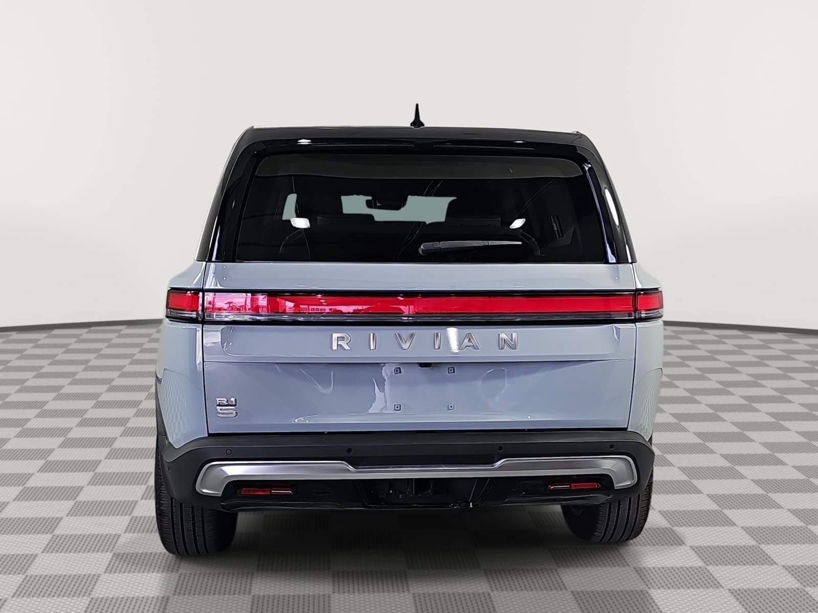 Used 2024 Rivian R1S Adventure Dual AWD/4WD image 7