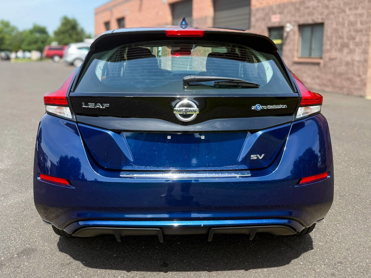 Used 2018 Nissan Leaf SV w/ SV Technology Package FWD image 6
