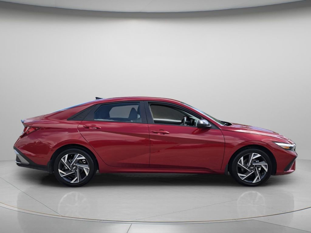 Certified 2025 Hyundai Elantra Sport image 4